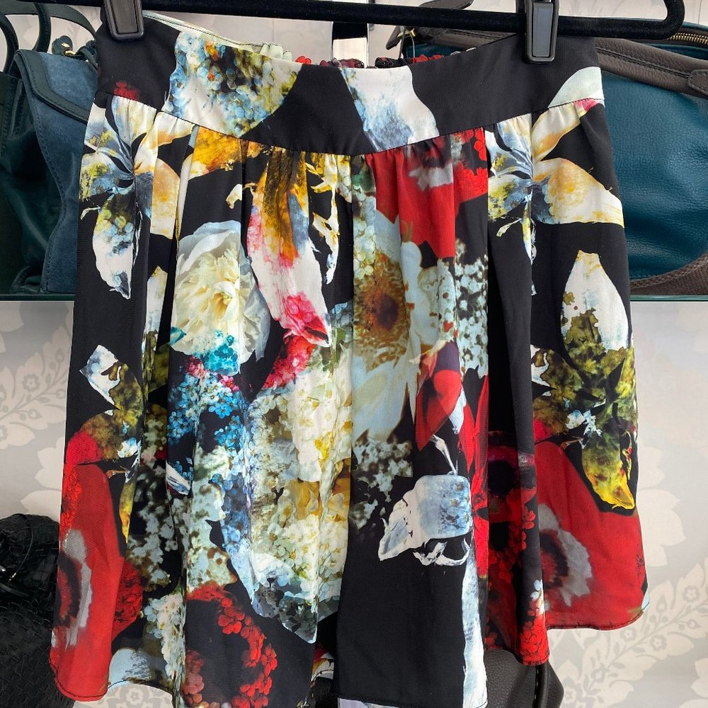 ALICE + OLIVIA Floral Print A-Line Mini Skirt - Picture 1 of 8